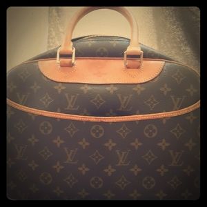 Excellent condition monogram Louis Vuitton Tote